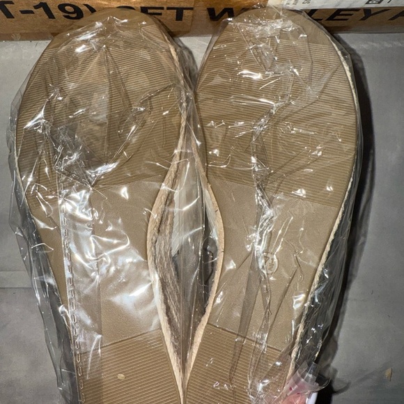 Women’s wedges with Gold Chain - Picture 2 of 4